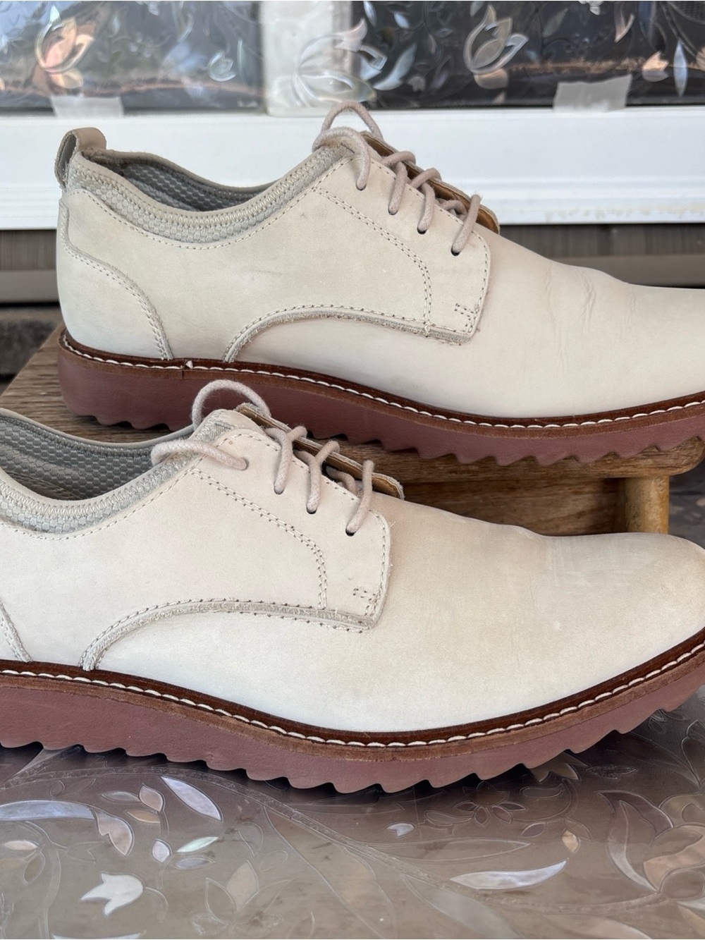 Johnston & Murphy Cream Suede Lace-Up Oxfords with Brown Soles 10.5